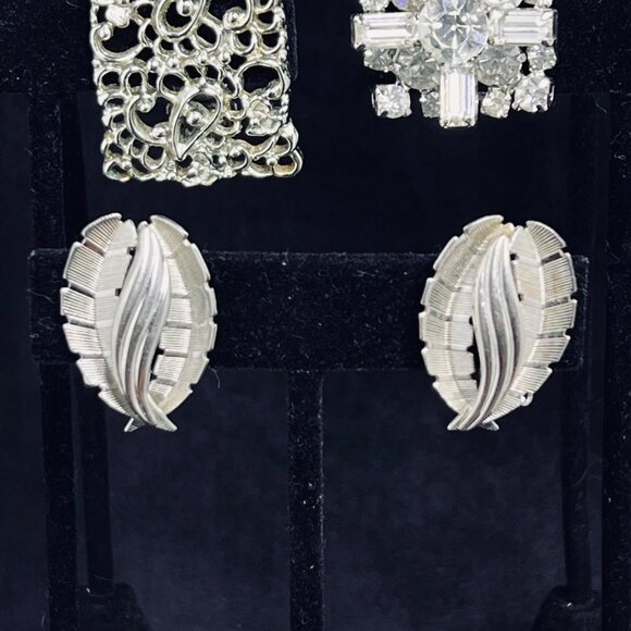 Vintage Lot Of 5 Silver Tone Clip On Earrings (5279) - Picture 4 of 6